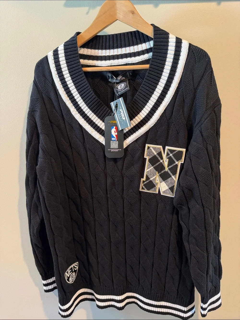 Pro Standard L NBA Brooklyn Nets Black Preppy/Varsity Cable Knit V-Neck Sweater